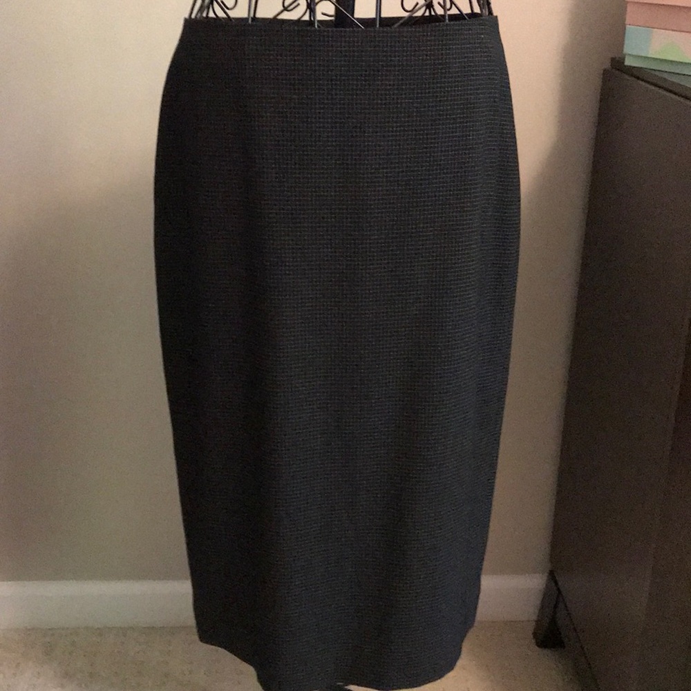 Limited skirt